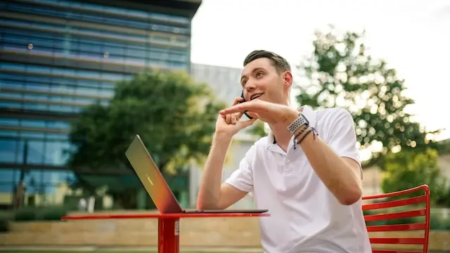 Hvad er VoIP? Sådan fungerer IP-telefoni i praksis